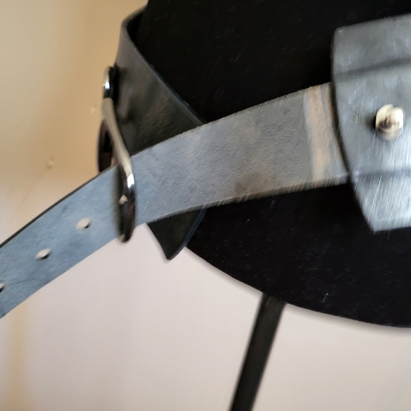 Genuine leather equestrian belt - large stirrup like buckle - Picture 7 of 9